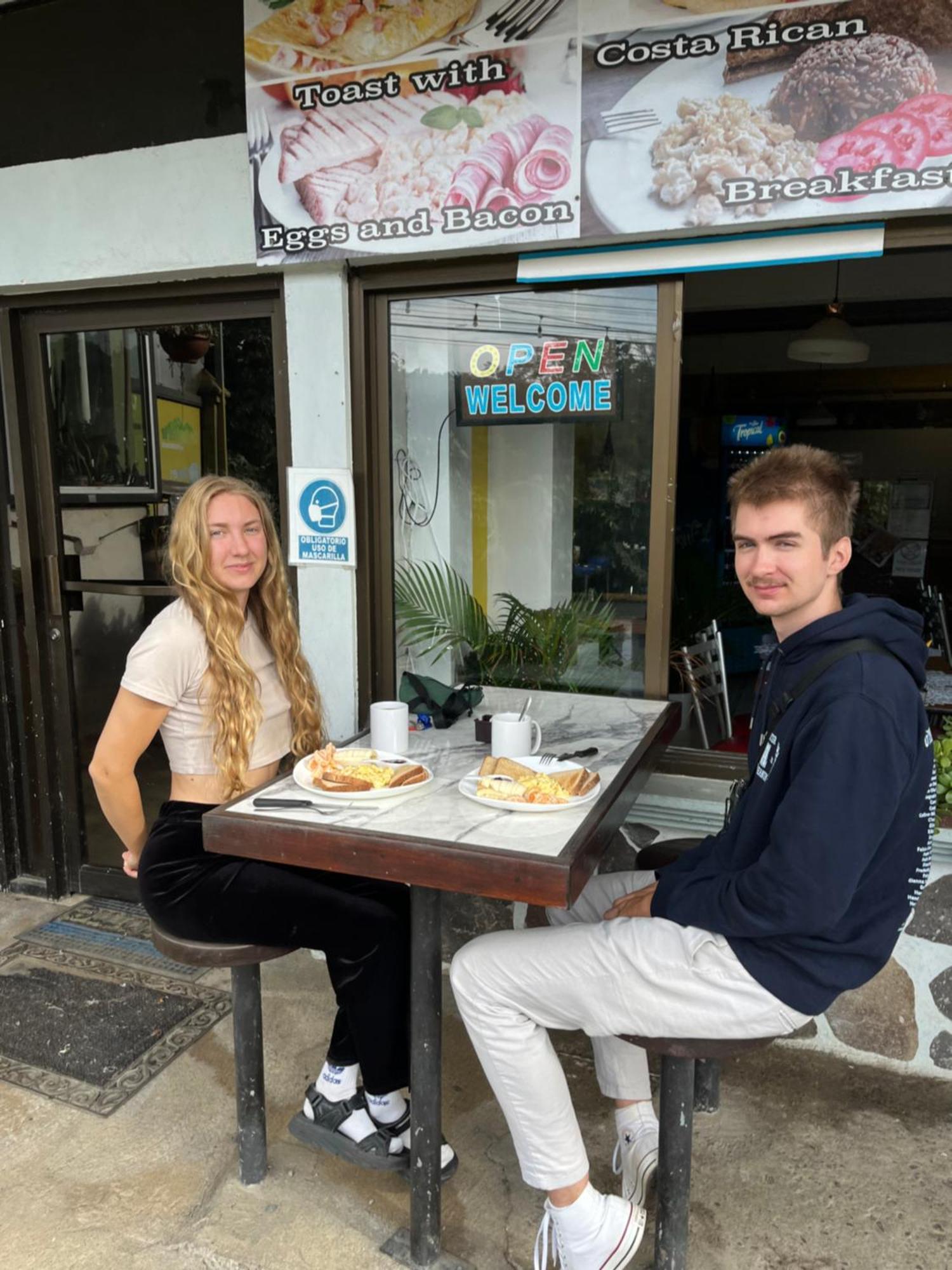 Hotel & Hostel Sloth Backpackers Monteverde Екстериор снимка