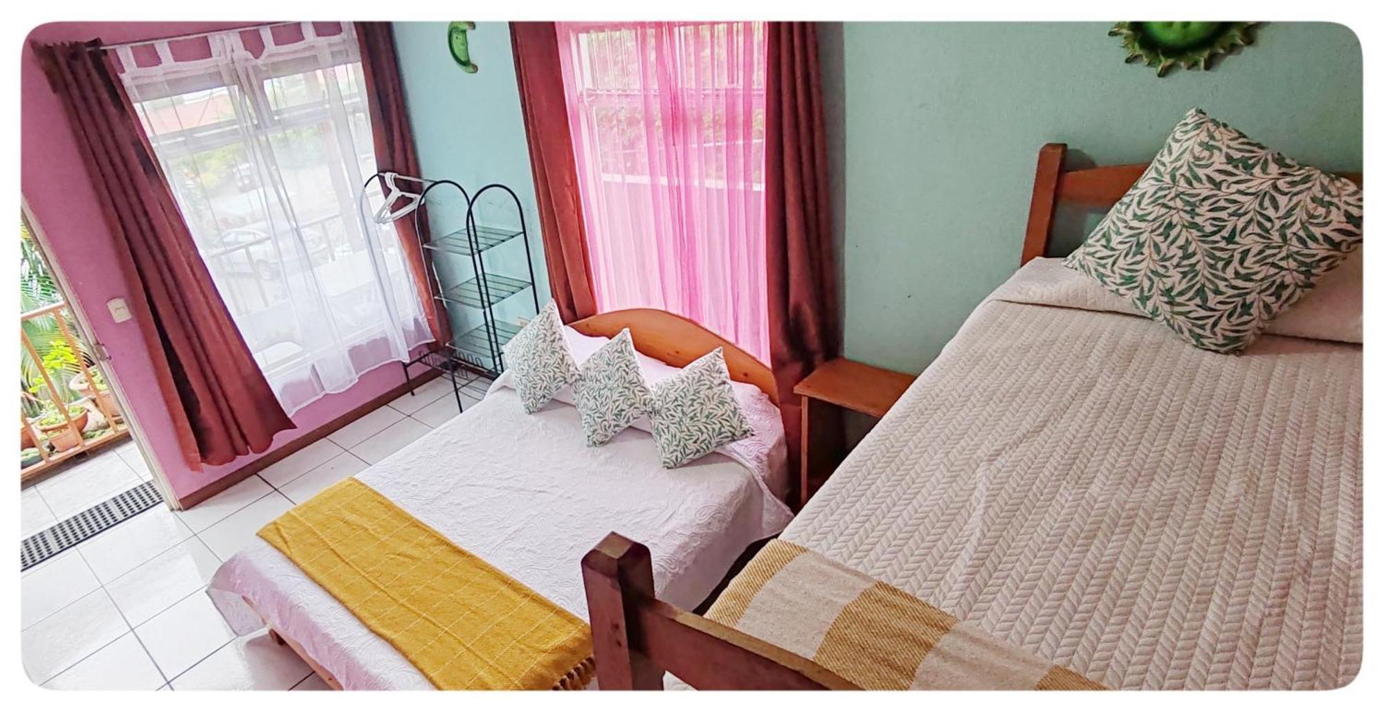 Hotel & Hostel Sloth Backpackers Monteverde Екстериор снимка