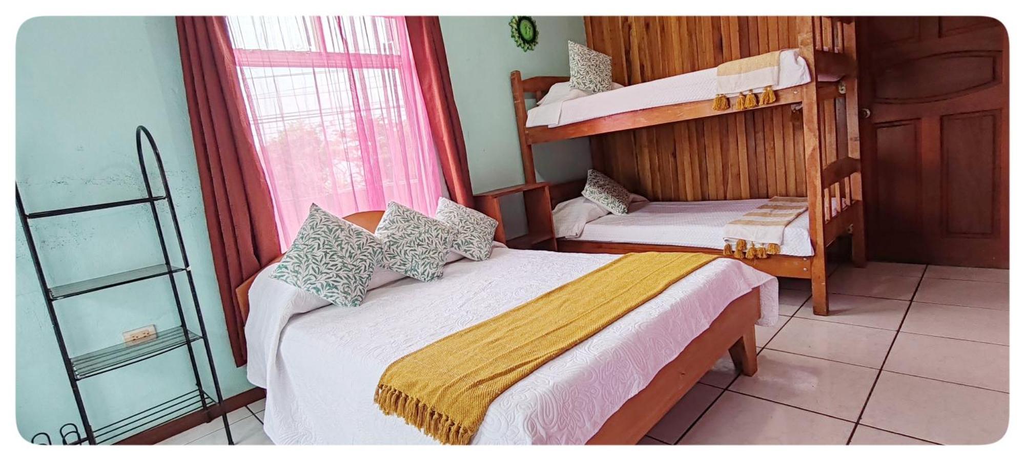 Hotel & Hostel Sloth Backpackers Monteverde Екстериор снимка