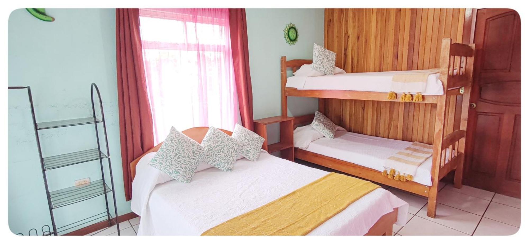 Hotel & Hostel Sloth Backpackers Monteverde Екстериор снимка