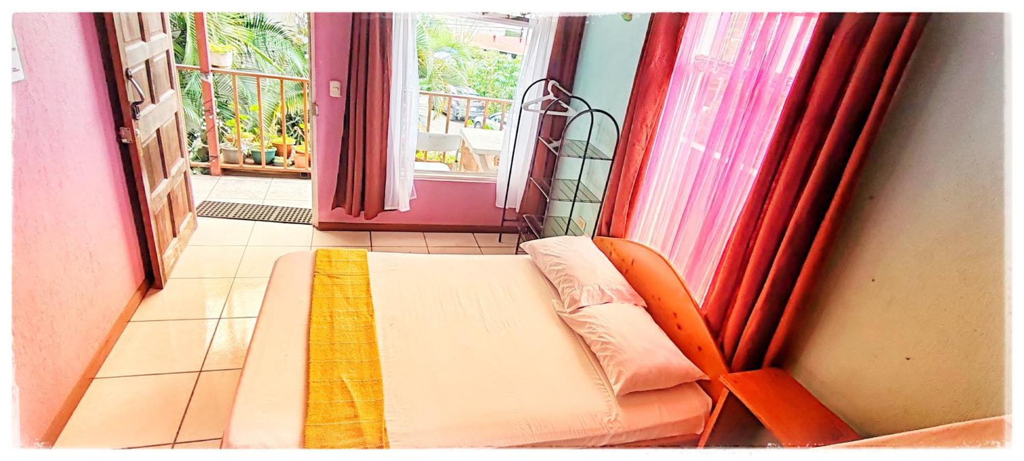 Hotel & Hostel Sloth Backpackers Monteverde Екстериор снимка