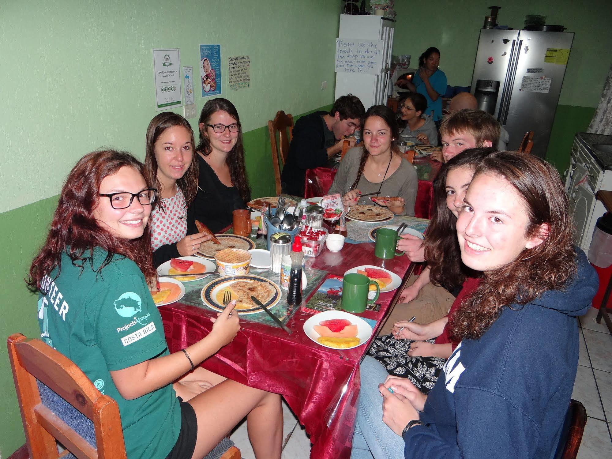 Hotel & Hostel Sloth Backpackers Monteverde Екстериор снимка