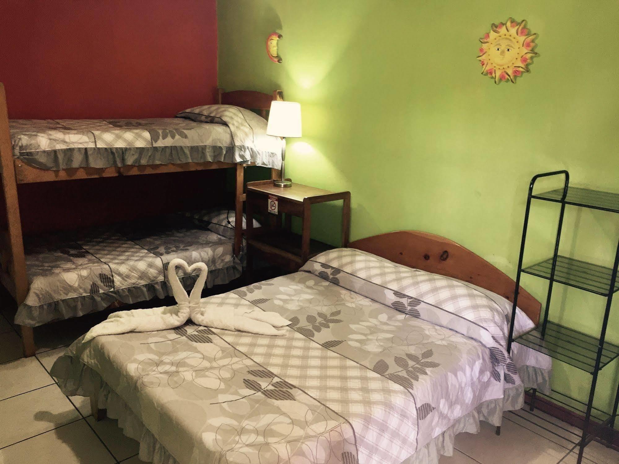 Hotel & Hostel Sloth Backpackers Monteverde Екстериор снимка