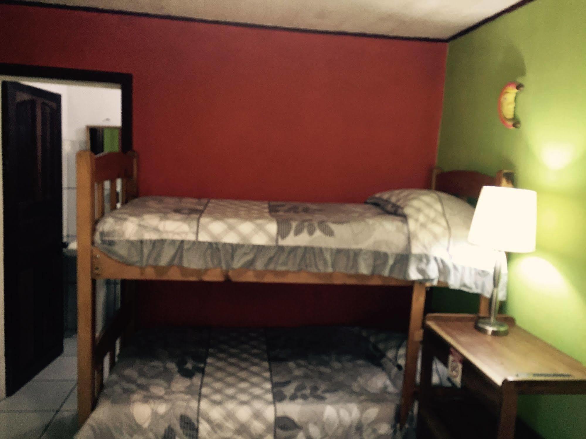 Hotel & Hostel Sloth Backpackers Monteverde Екстериор снимка