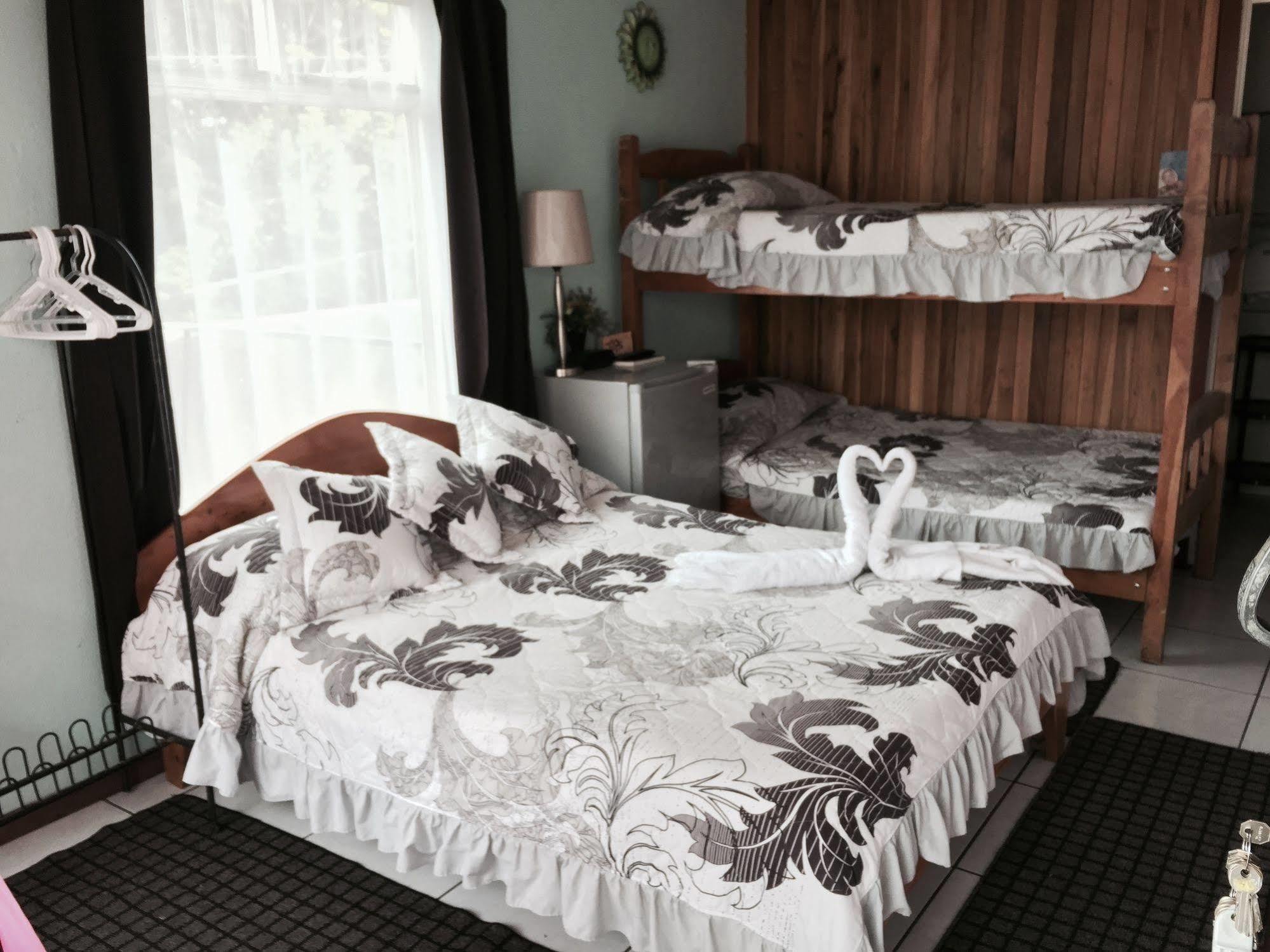 Hotel & Hostel Sloth Backpackers Monteverde Екстериор снимка