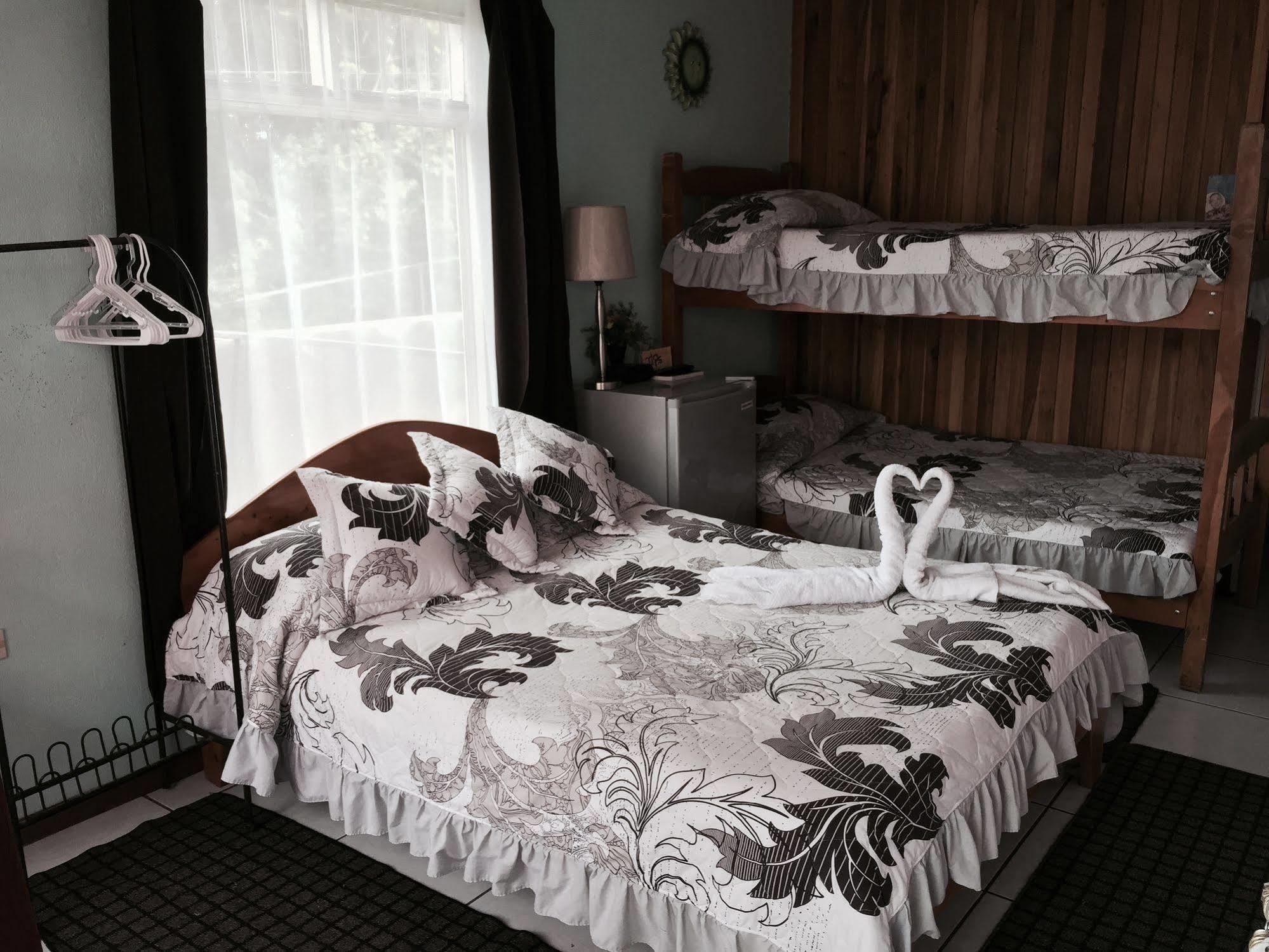 Hotel & Hostel Sloth Backpackers Monteverde Екстериор снимка