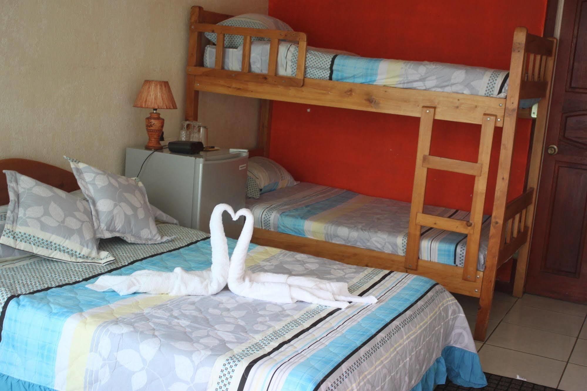 Hotel & Hostel Sloth Backpackers Monteverde Екстериор снимка