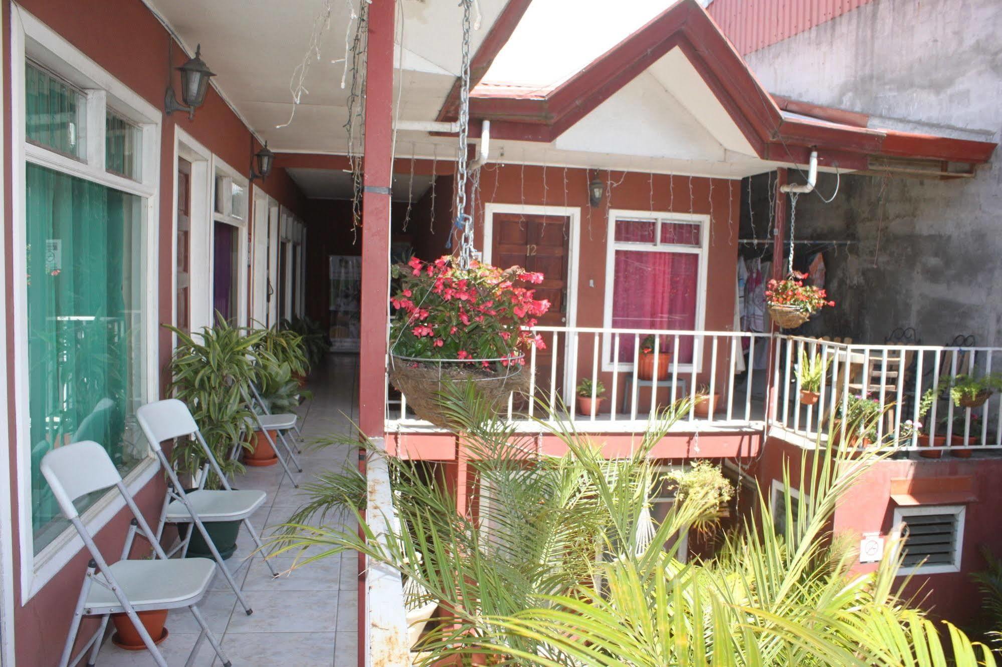 Hotel & Hostel Sloth Backpackers Monteverde Екстериор снимка
