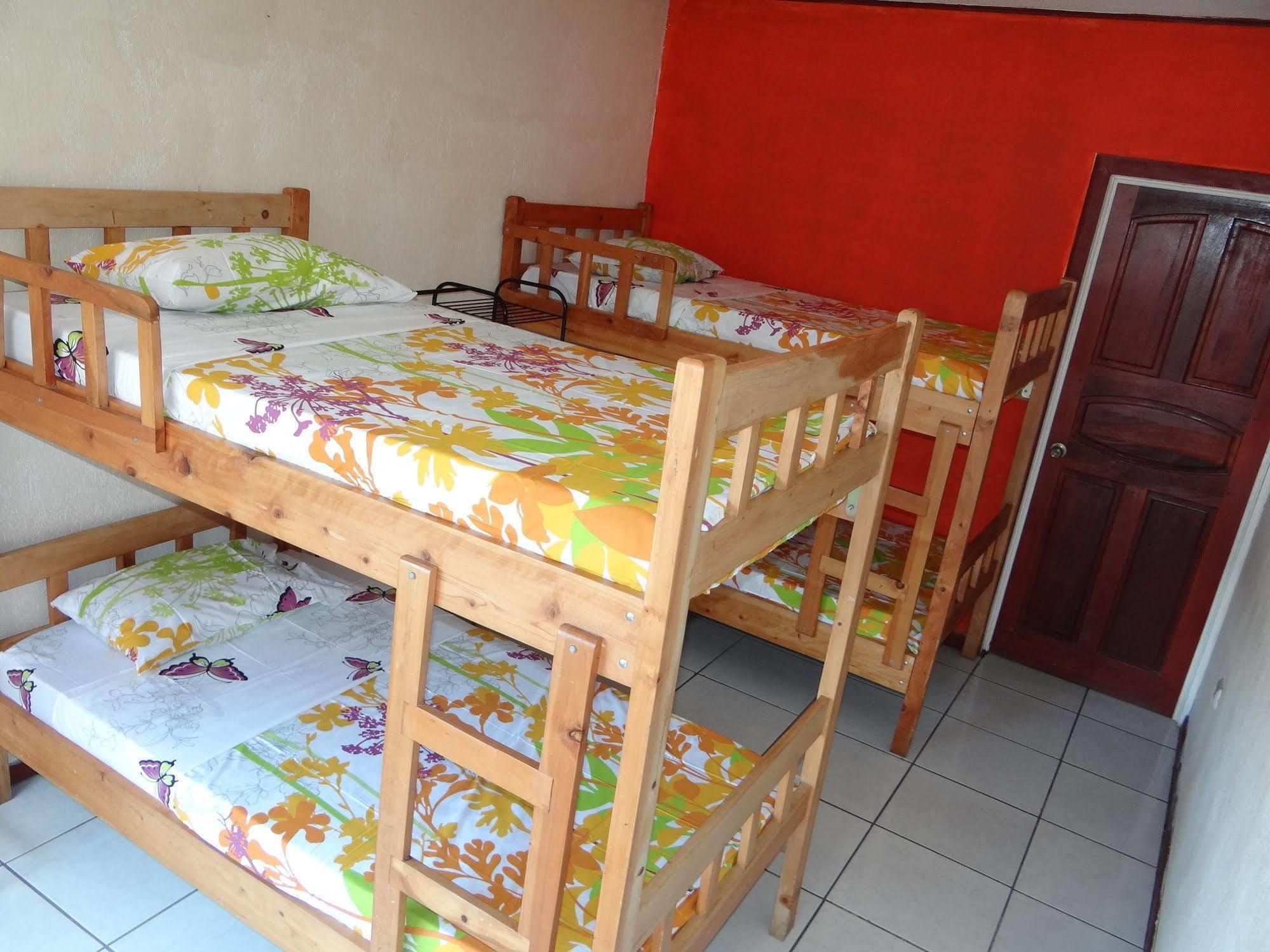 Hotel & Hostel Sloth Backpackers Monteverde Екстериор снимка