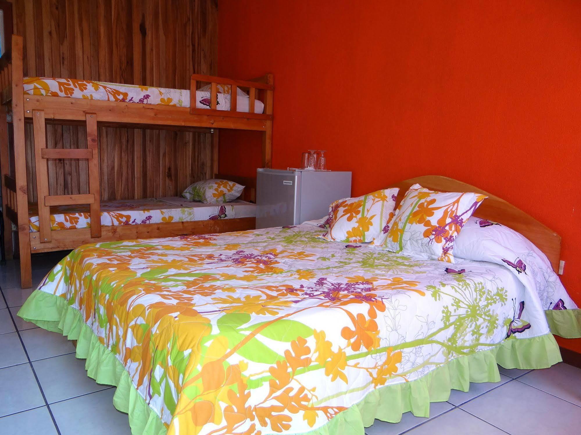 Hotel & Hostel Sloth Backpackers Monteverde Екстериор снимка